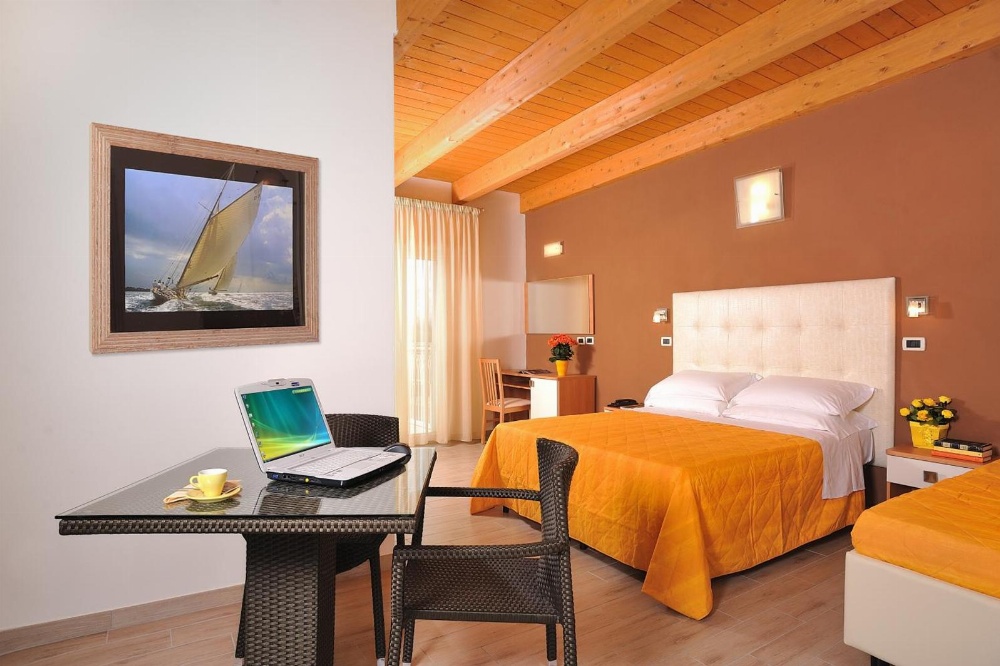 Room image 3