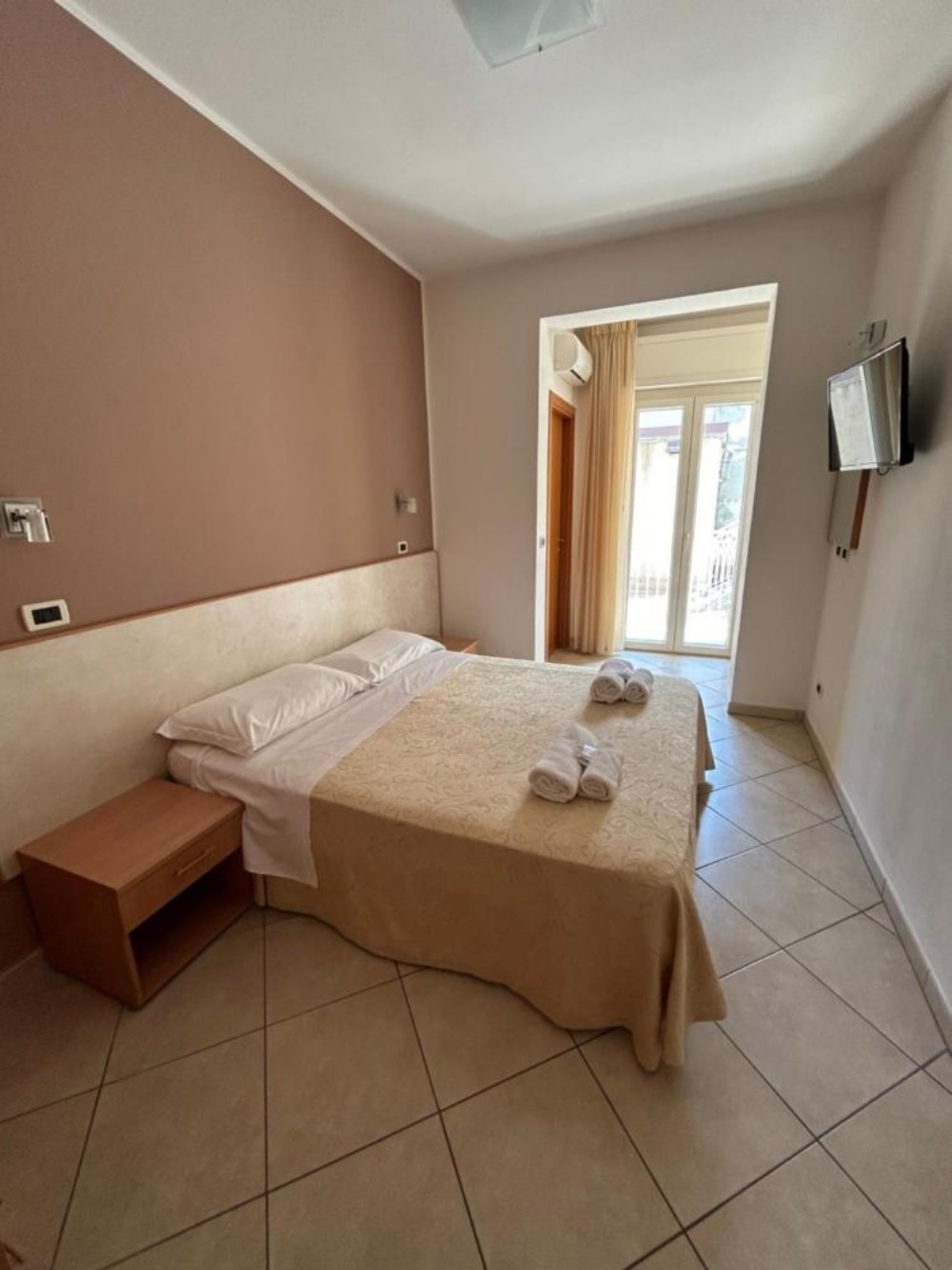 Room image 2