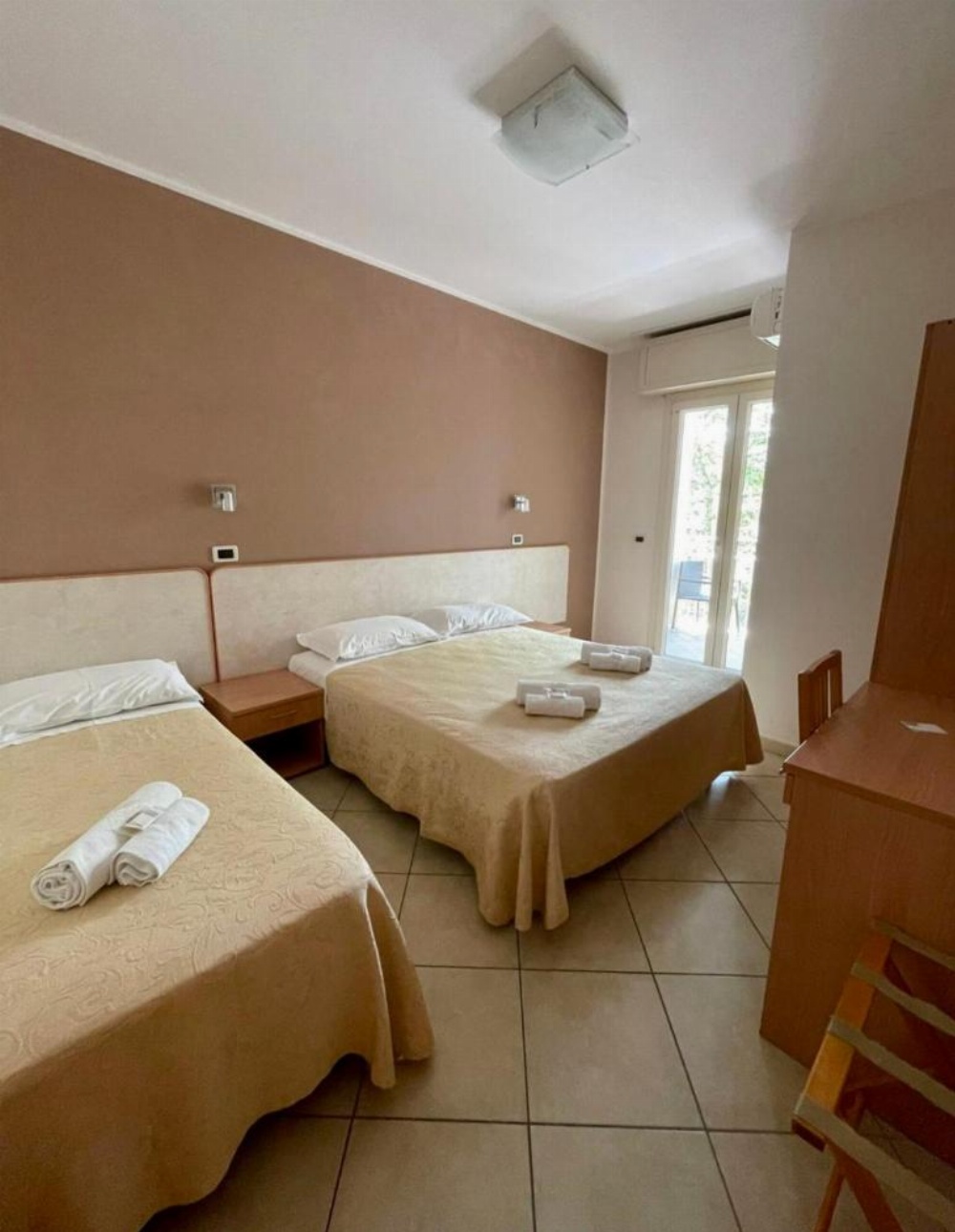 Room image 3