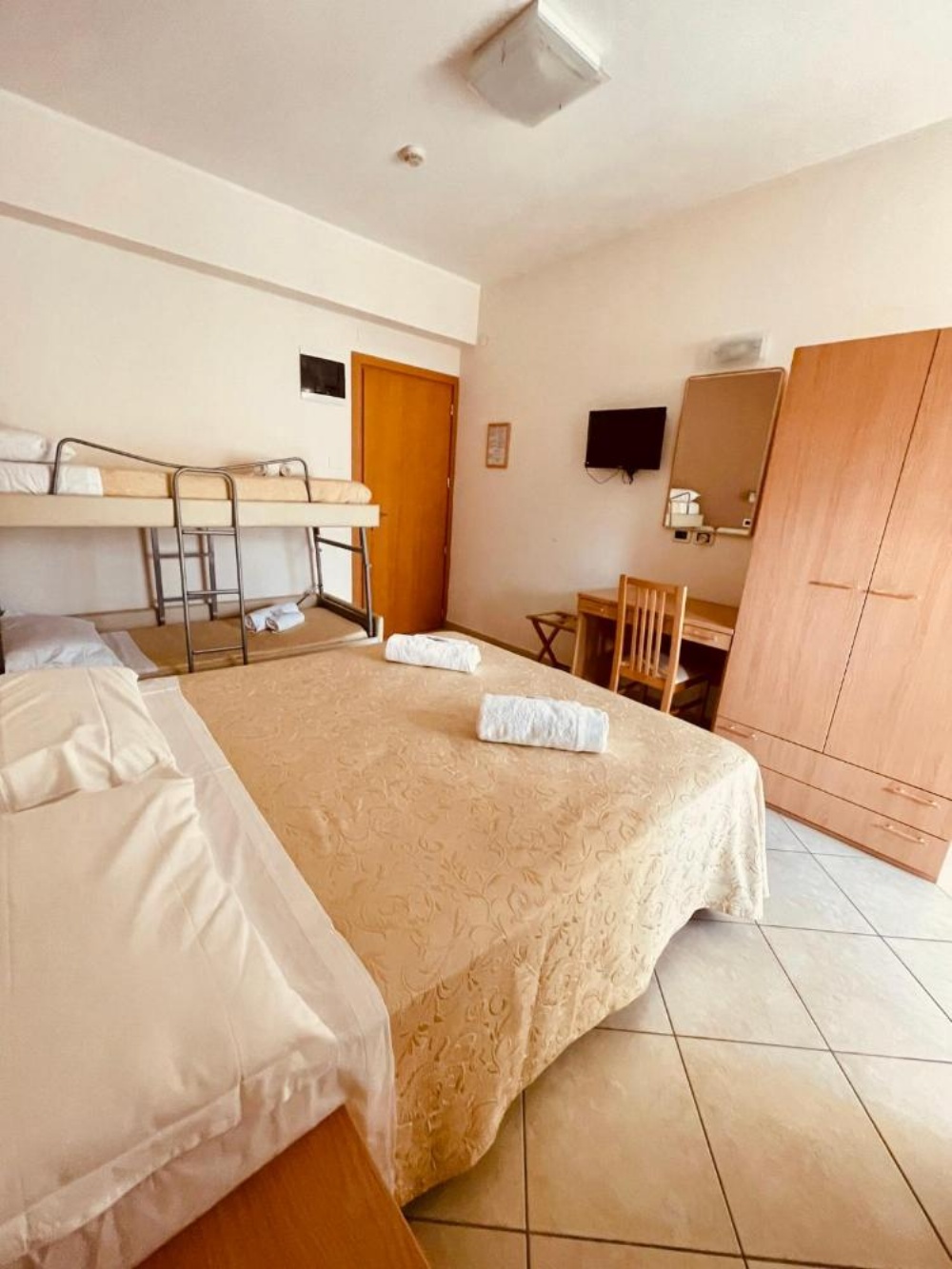 Room image 5