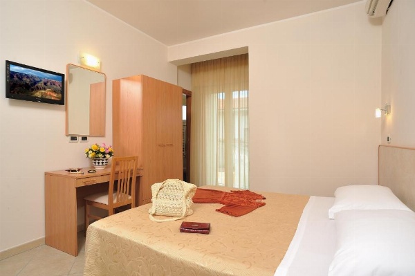 Hotel Favorita Easy Stay Room Only image 11